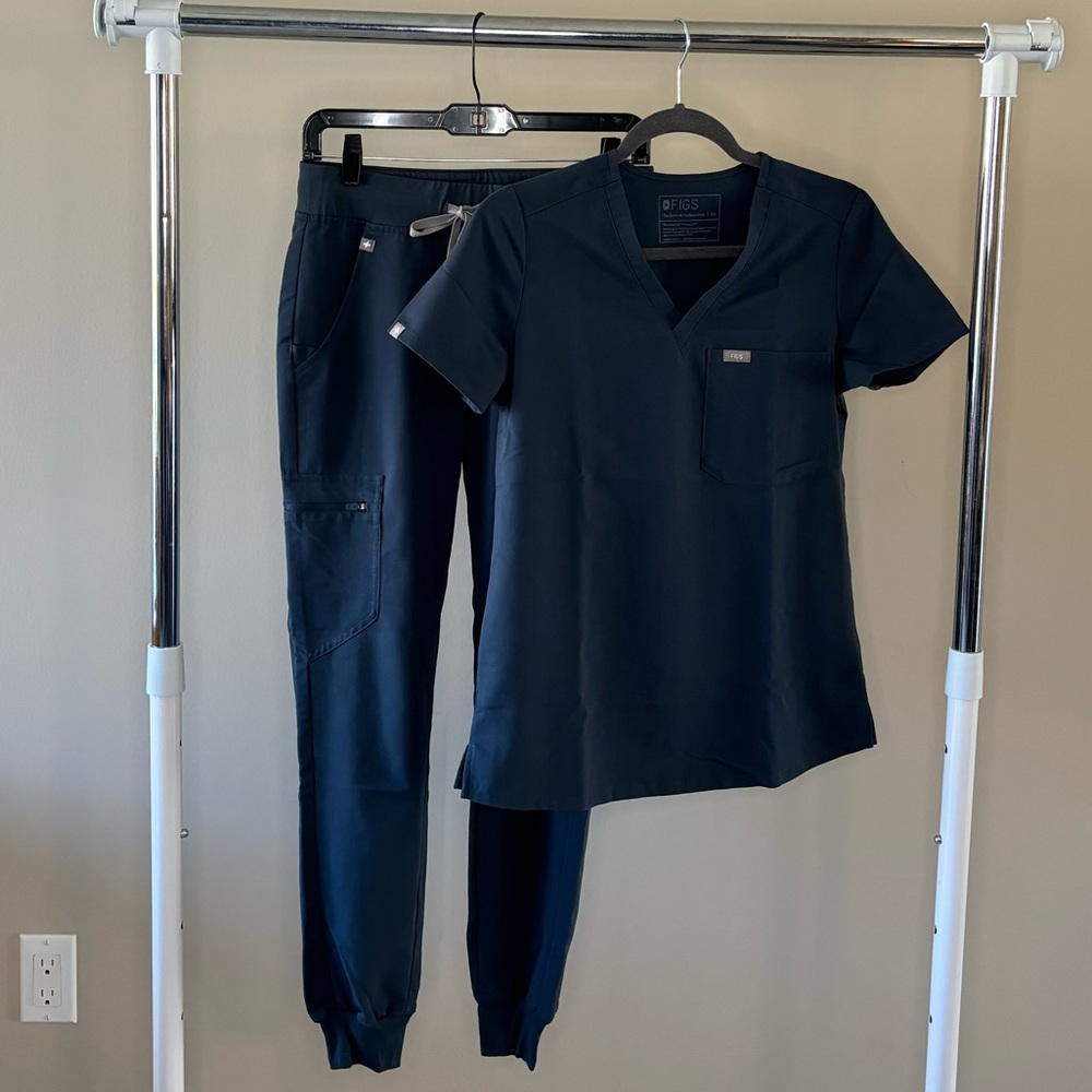 FIGS SCRUB SET DARK HARBOUR LIMITED EDITION COLOUR